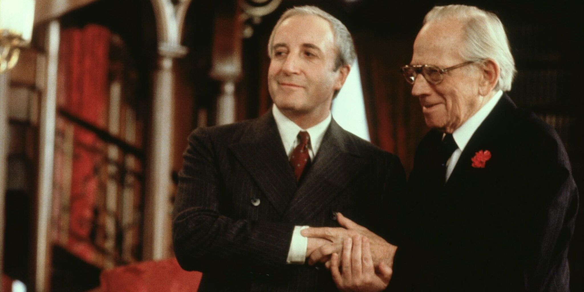 Melvyn Douglas and Peter Sellers shaking hands in Being There
