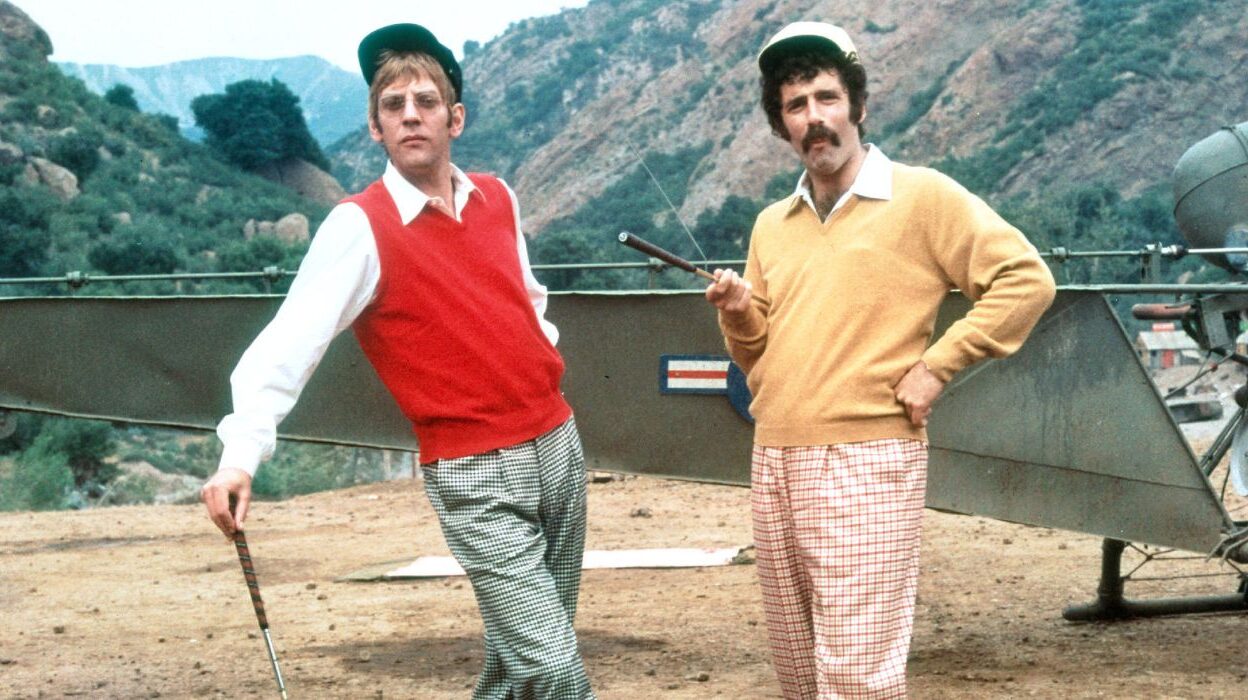 Hawkeye and Trapper John in a golf course looking to the distance in M*A*S*H