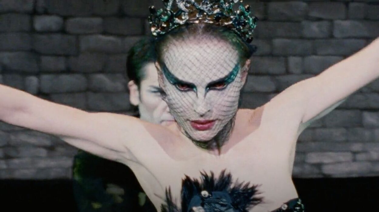Nina transforms in Black Swan (2010).