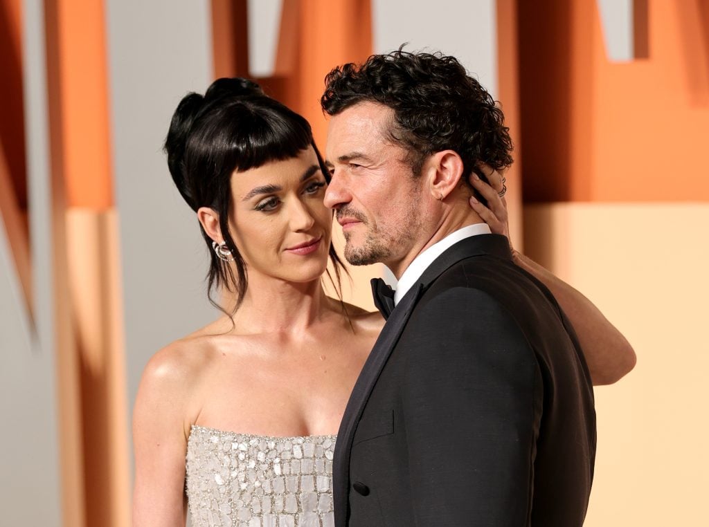 Katy Perry and Orlando Bloom attend the 2025 Vanity Fair Oscar Party Hosted By Radhika Jones at Wallis Annenberg Center for the Performing Arts on March 02, 2025 in Beverly Hills, California.