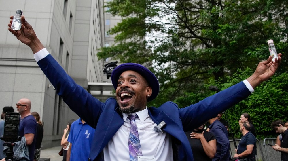 GettyImages-2222497668 Armon Wiggins YouTuber Apologizes for Throwing Baby Oil on People After Diddy Verdict/ ‘I’m Learning’.jpg